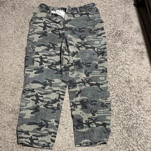 SHEIN Green Camo Cargo Pants for Men